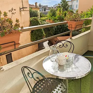 picasso-studio-calm-sunny-balcony.fr-provencehotel.com/